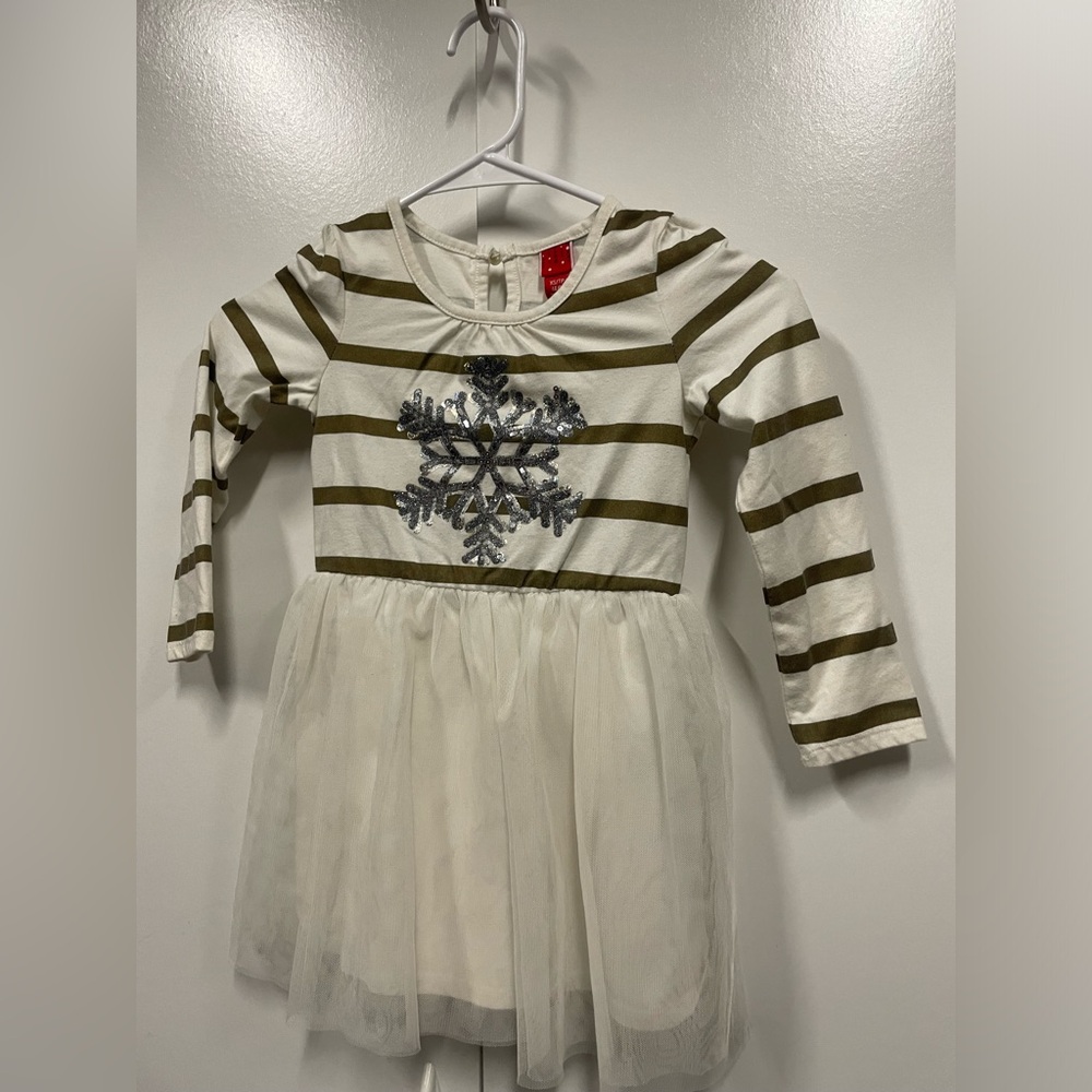 Cute sparkly, snowflake dress with tutu. Comfy. Holiday partiee or programs. XS